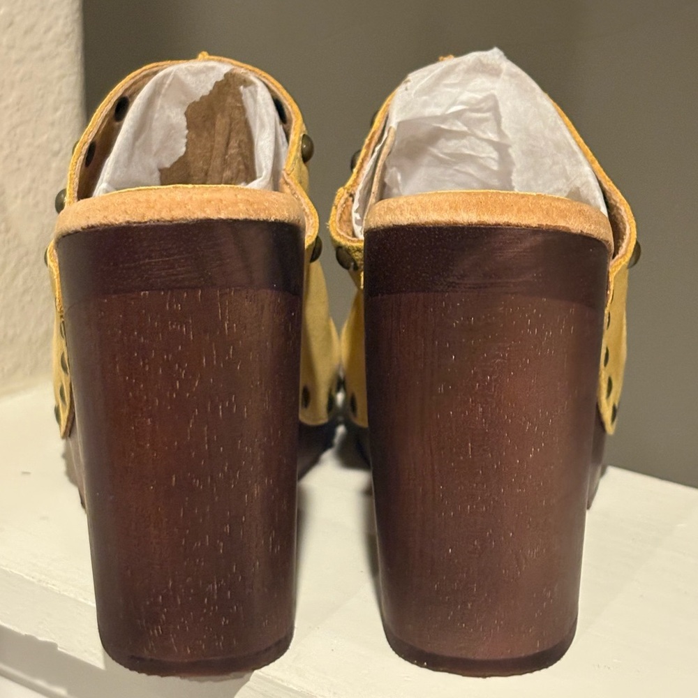 NEW- Sbicca Crowley Womens Sz 9  Marigold  Suede Slip On Mule Sandals Shoes - Picture 7 of 11